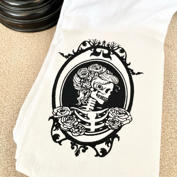 NWT Set of 2 LADY SKELETON Kitchen Towels - Picture 2 of 4